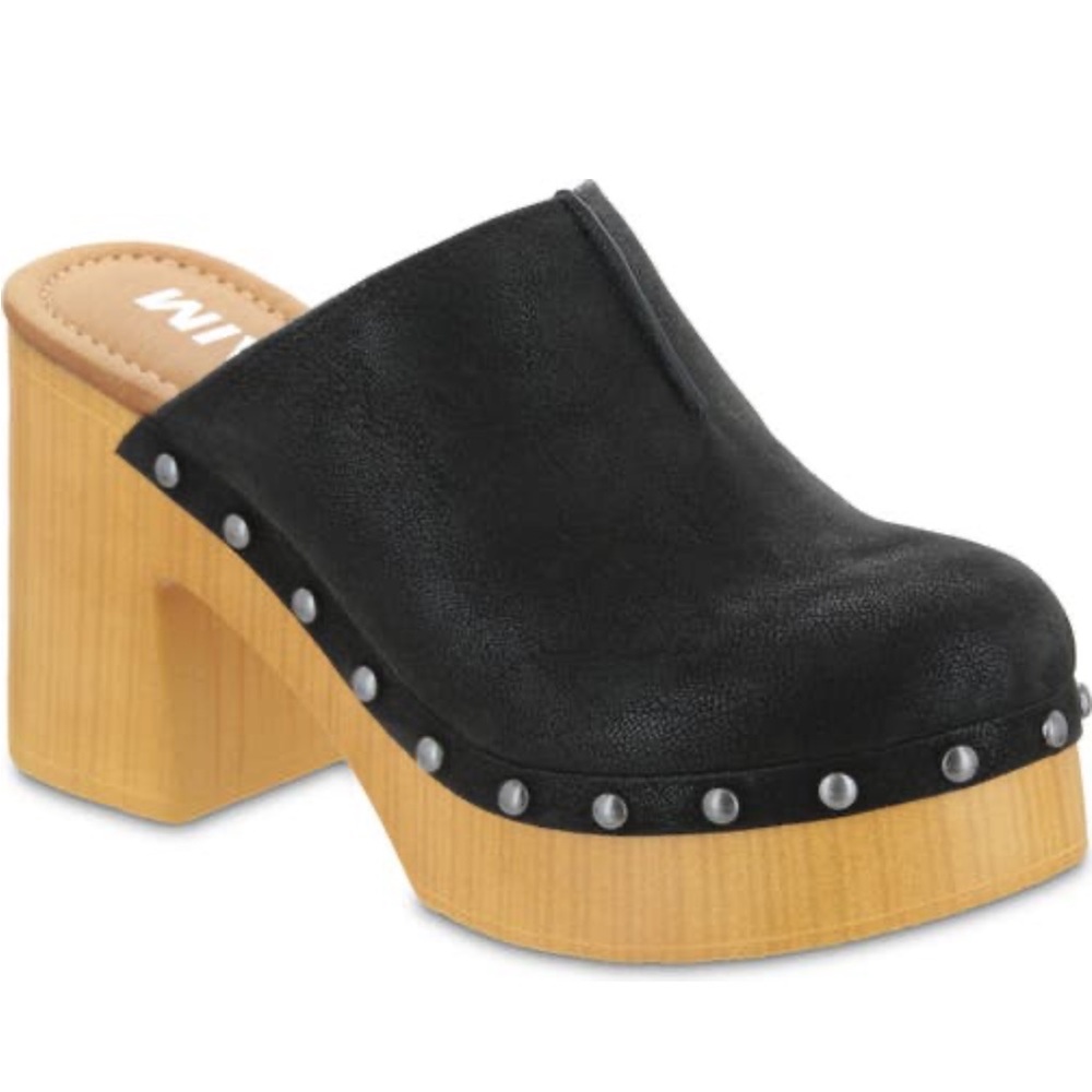 Mia Novi Black Studded Block Heel Mule Clog NIB Size 6